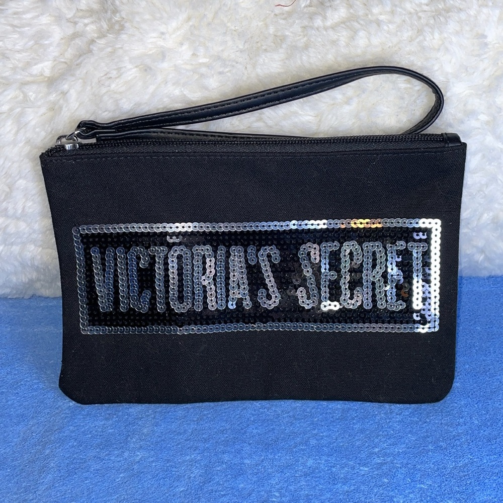 NWOT Victoria’s Secret cosmetic bag. - Picture 1 of 2